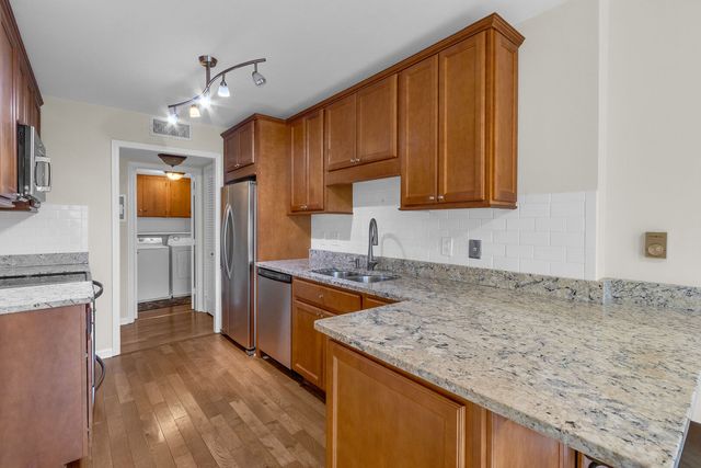 22 Park Lane 404, Park Ridge, IL 60068