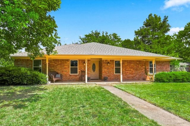 112 Diane Drive, Sanger, TX 76266