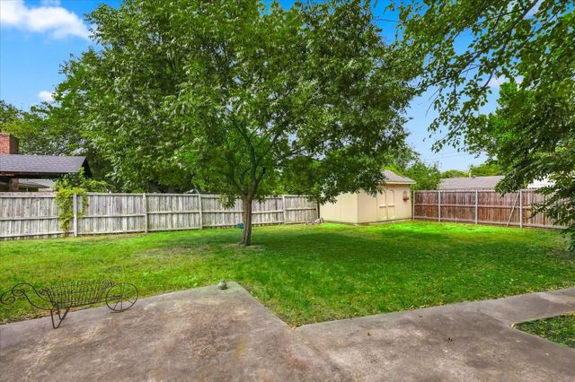 112 Diane Drive, Sanger, TX 76266
