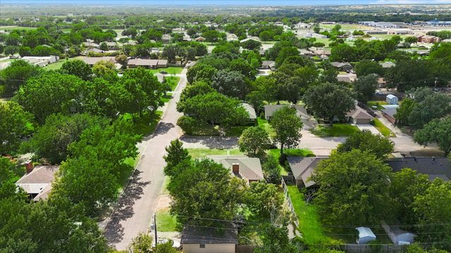 112 Diane Drive, Sanger, TX 76266