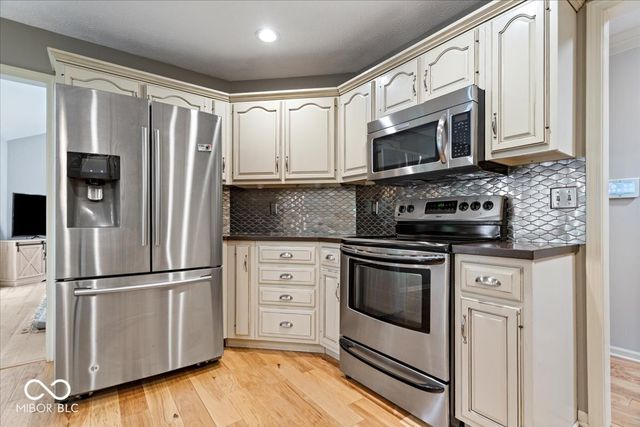 9127 Pinecreek Court, Indianapolis, IN 46256
