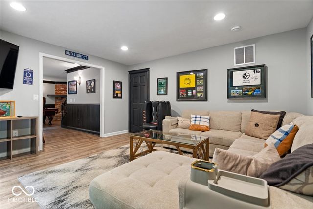 9127 Pinecreek Court, Indianapolis, IN 46256