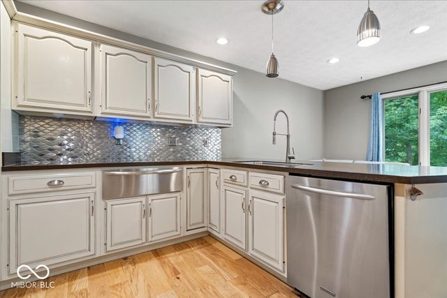 9127 Pinecreek Court, Indianapolis, IN 46256