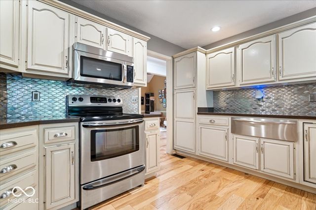 9127 Pinecreek Court, Indianapolis, IN 46256