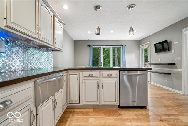 9127 Pinecreek Court, Indianapolis, IN 46256
