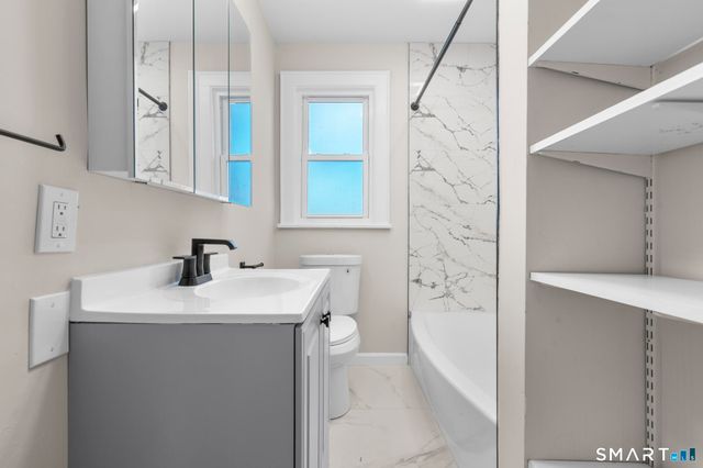 216-R West Thames Street, Norwich, CT 06360