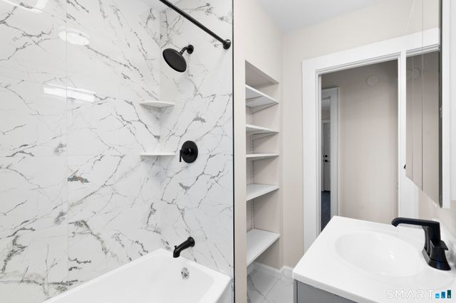 216-R West Thames Street, Norwich, CT 06360