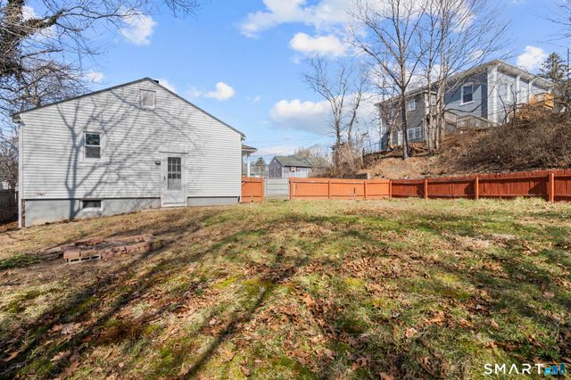 216-R West Thames Street, Norwich, CT 06360