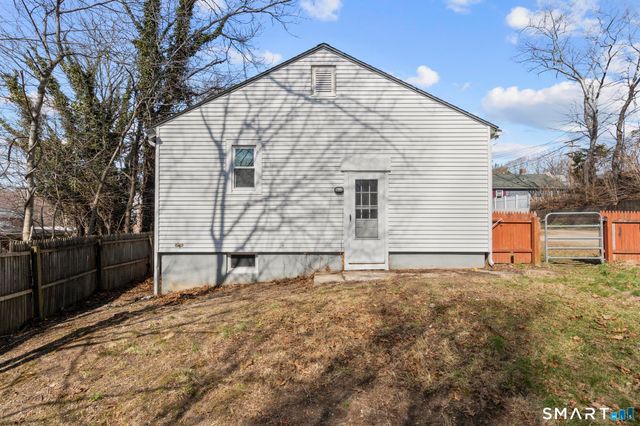 216-R West Thames Street, Norwich, CT 06360