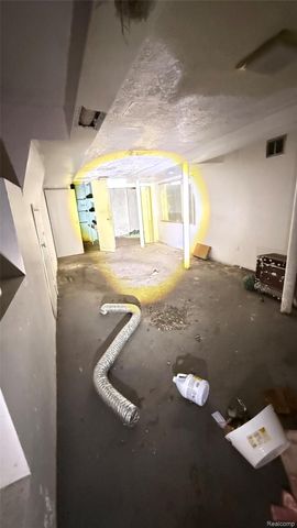 3211 Leslie Street, Detroit, MI 48238