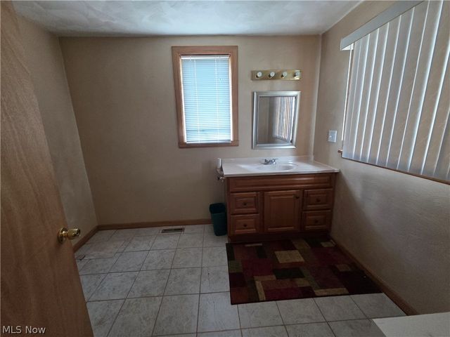 636 Lincoln Avenue, Struthers, OH 44471