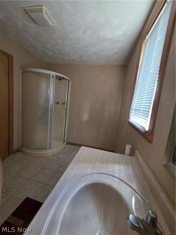 636 Lincoln Avenue, Struthers, OH 44471