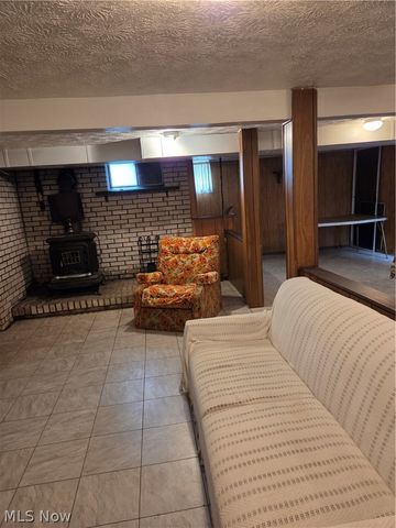 636 Lincoln Avenue, Struthers, OH 44471