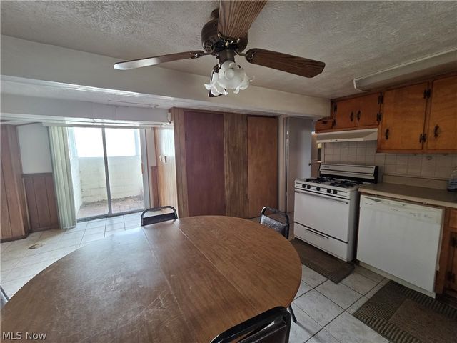 636 Lincoln Avenue, Struthers, OH 44471