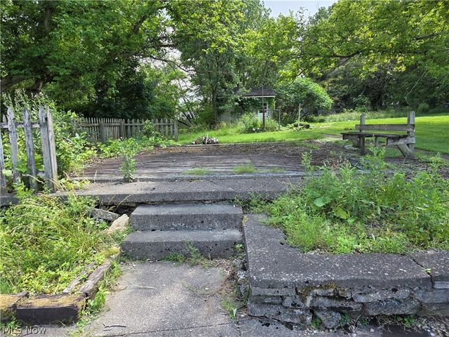 636 Lincoln Avenue, Struthers, OH 44471