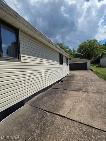 636 Lincoln Avenue, Struthers, OH 44471