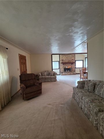 636 Lincoln Avenue, Struthers, OH 44471