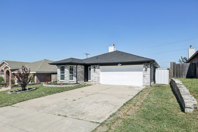 767 Deauville Circle E, Fort Worth, TX 76108