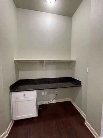 951 Oak Terrace Drive, Conroe, TX 77378