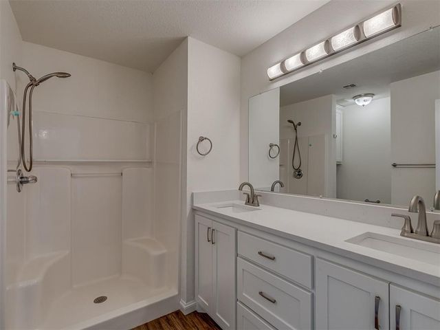 1015 SW 22nd Street, Moore, OK 73170