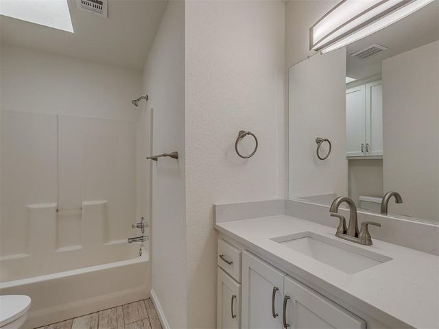 1015 SW 22nd Street, Moore, OK 73170