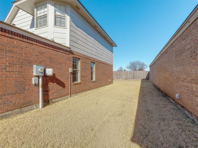 1015 SW 22nd Street, Moore, OK 73170