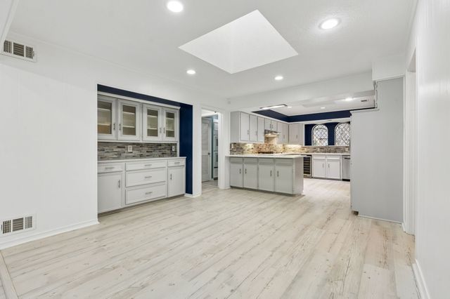 6218 Stonehill Drive, Dallas, TX 75254