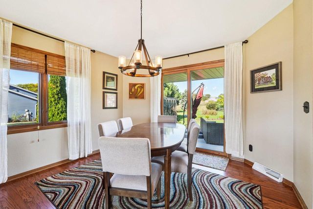 3910 E Greenway DRIVE, Oak Creek, WI 53154