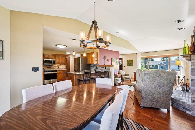 3910 E Greenway DRIVE, Oak Creek, WI 53154