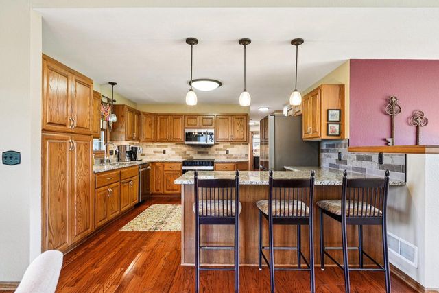 3910 E Greenway DRIVE, Oak Creek, WI 53154