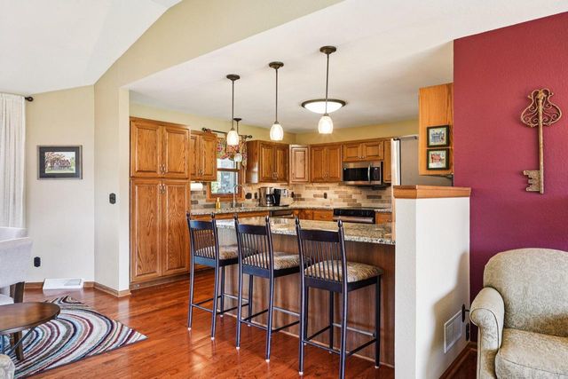 3910 E Greenway DRIVE, Oak Creek, WI 53154