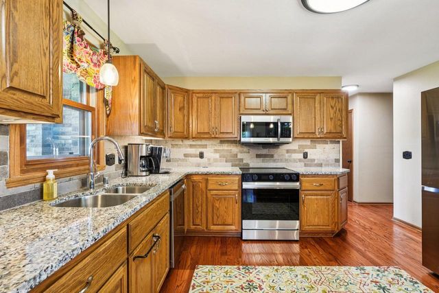 3910 E Greenway DRIVE, Oak Creek, WI 53154