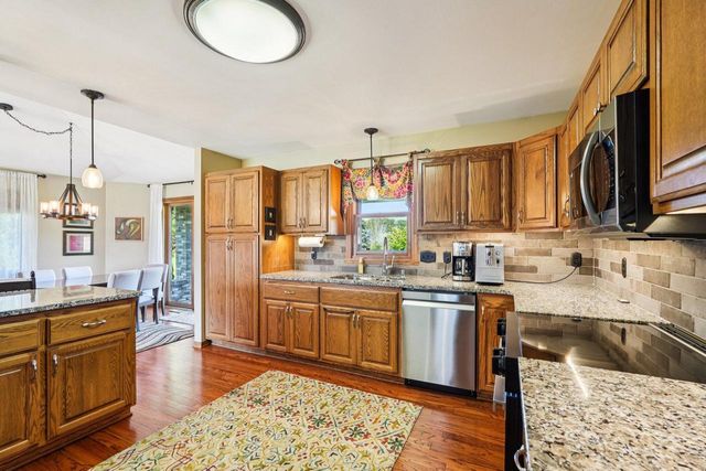 3910 E Greenway DRIVE, Oak Creek, WI 53154