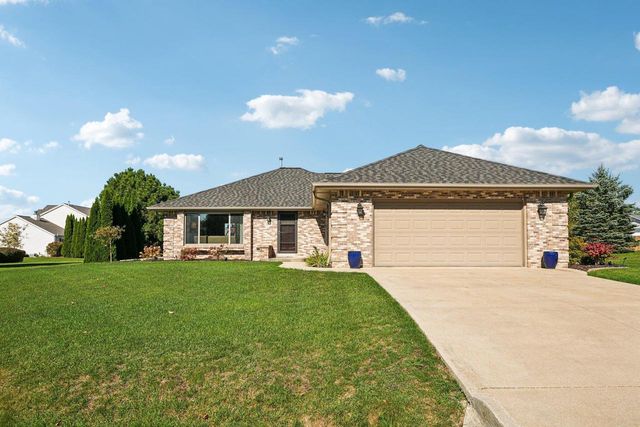3910 E Greenway DRIVE, Oak Creek, WI 53154