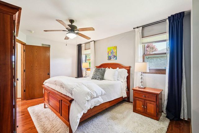 3910 E Greenway DRIVE, Oak Creek, WI 53154