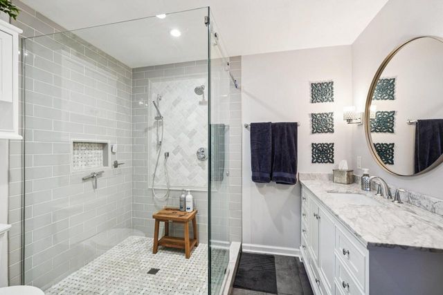 3910 E Greenway DRIVE, Oak Creek, WI 53154