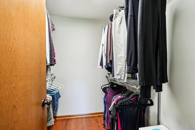 3910 E Greenway DRIVE, Oak Creek, WI 53154