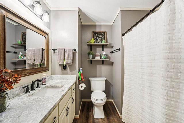 3910 E Greenway DRIVE, Oak Creek, WI 53154