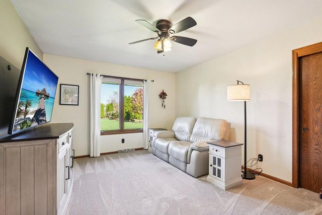 3910 E Greenway DRIVE, Oak Creek, WI 53154