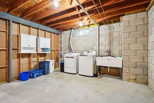 3910 E Greenway DRIVE, Oak Creek, WI 53154