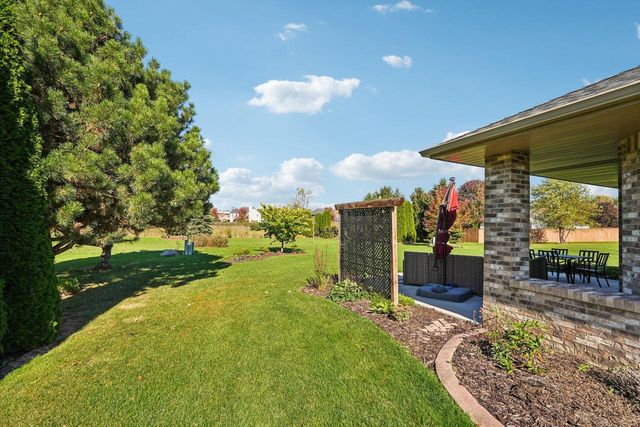 3910 E Greenway DRIVE, Oak Creek, WI 53154