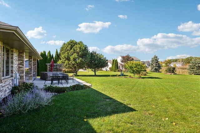 3910 E Greenway DRIVE, Oak Creek, WI 53154