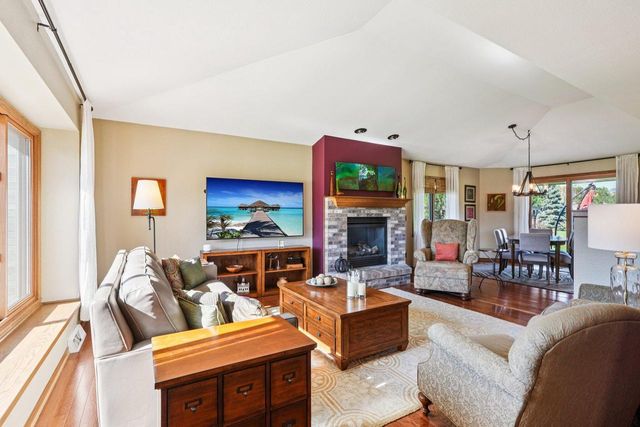 3910 E Greenway DRIVE, Oak Creek, WI 53154