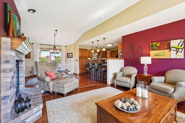 3910 E Greenway DRIVE, Oak Creek, WI 53154