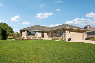 3910 E Greenway DRIVE, Oak Creek, WI 53154