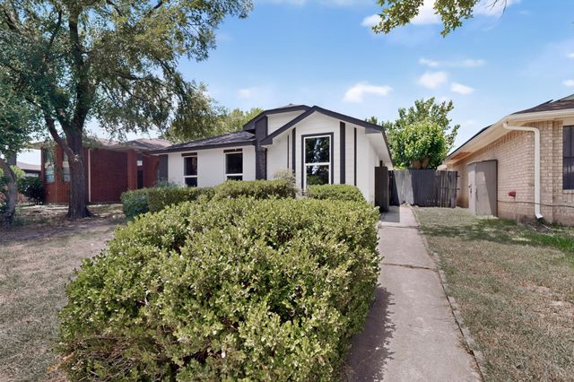 2607 Winter Oak Street, Dallas, TX 75227
