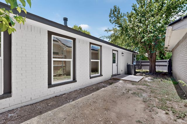 2607 Winter Oak Street, Dallas, TX 75227