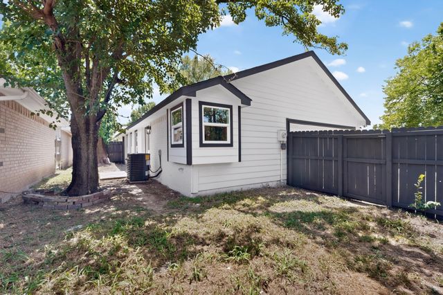 2607 Winter Oak Street, Dallas, TX 75227