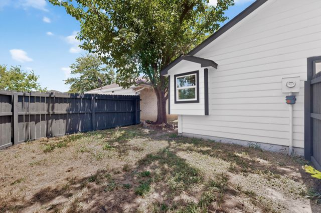2607 Winter Oak Street, Dallas, TX 75227