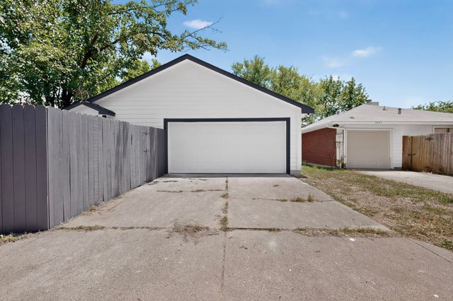 2607 Winter Oak Street, Dallas, TX 75227